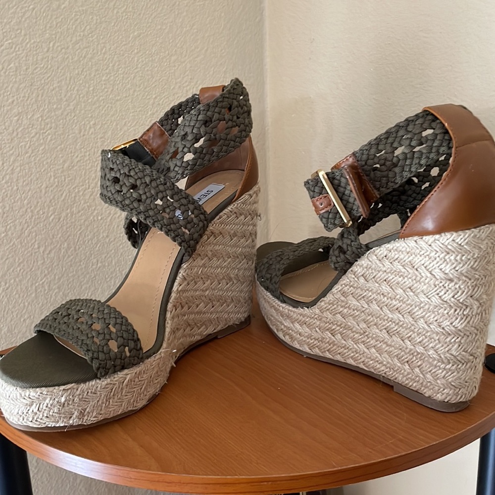 Steven Madden Green Wedge - Picture 3 of 3